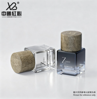 Склад производителя: черные квадратные флаконы объемом 5 мл, 10 мл и 15 мл с градиентным дизайном для эфирных масел, переливания парфюмерии и косметических пробников.