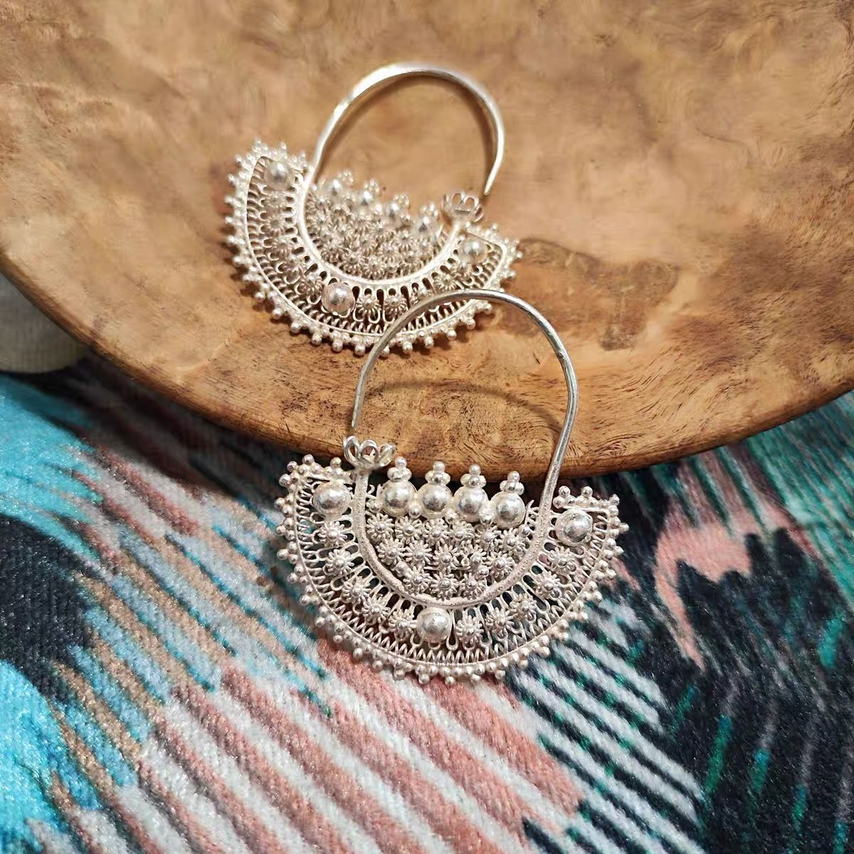 Традиционные серьги в этническом стиле ручной работы из Синьцзян-Уйгурского автономного района Аутентичные серьги большого размера в стиле «Жэр» Нишевая коллекция