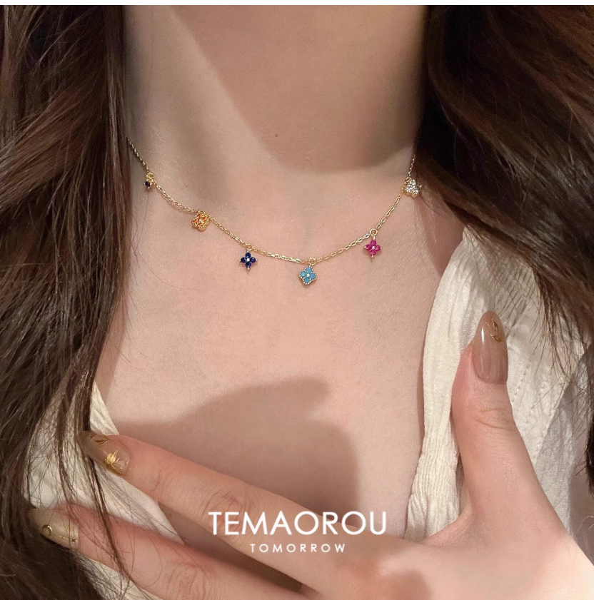 Ретро-колье с цирконом в форме четырехлистного клевера для женщин, с блестящими бриллиантами, изысканное, утонченное, с лепестками в стиле нише.