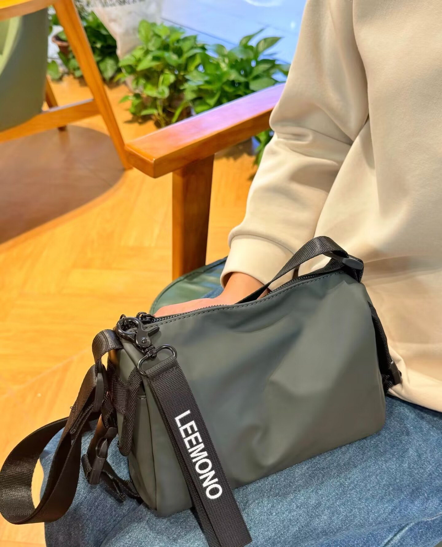 Легкая водонепроницаемая женская сумка через плечо 2026 Новая сумка-подушка Повседневная модная универсальная сумка для поездок на работу Компактная сумочка