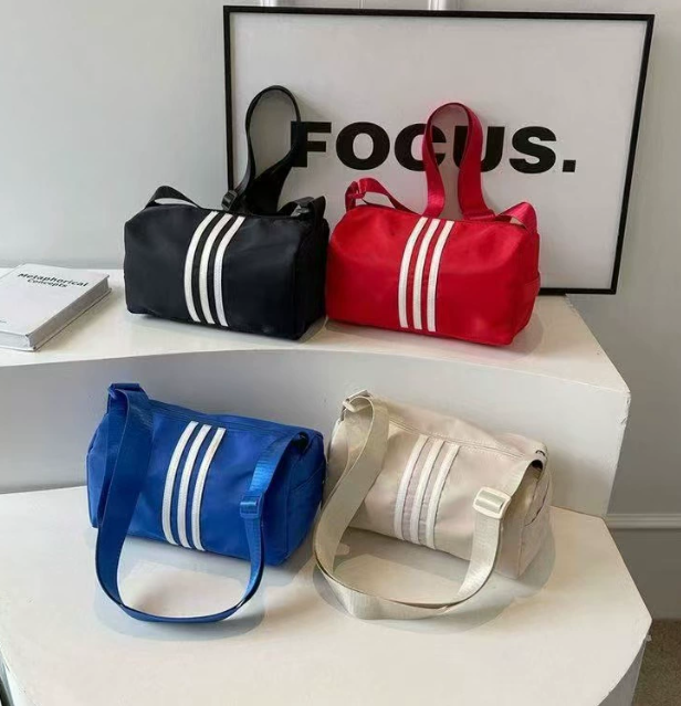 Retro 2026 Универсальная небольшая квадратная сумка для женщин Большая сумка через плечо из нейлона Повседневная сумка через плечо для поездок на работу Мягкая кожа