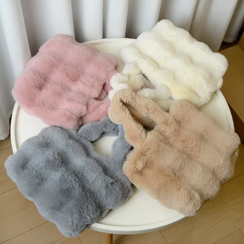 Плюшевая сумка 2026 Осень/Зима Новинка Модная сумка с ворсом Универсальная сумка через плечо Большая сумка для поездок на работу Сумка-пузырь