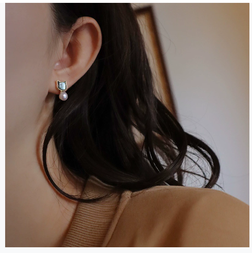 Denise Cat Diary Design Серьги-гвоздики с кошачьими ушками для женщин Нежные и очаровательные жемчужные серьги, идеально подходящие для осени и зимы