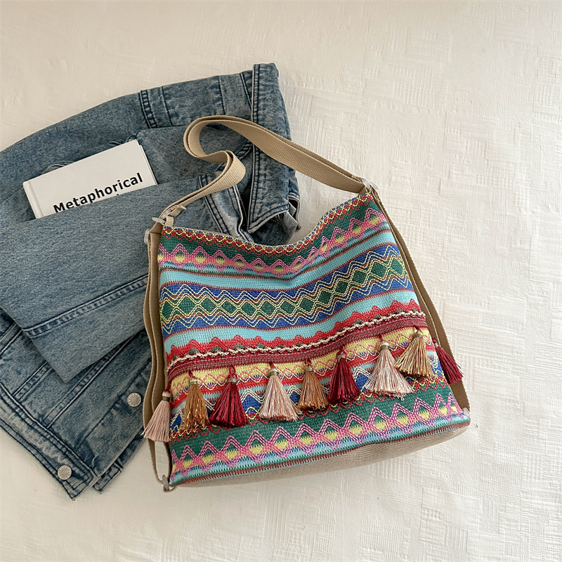 Этническая сумка-тоут для женщин 2026 Новинка Модная повседневная сумка через плечо для путешествий Модная сумка через плечо с бахромой для молодых женщин