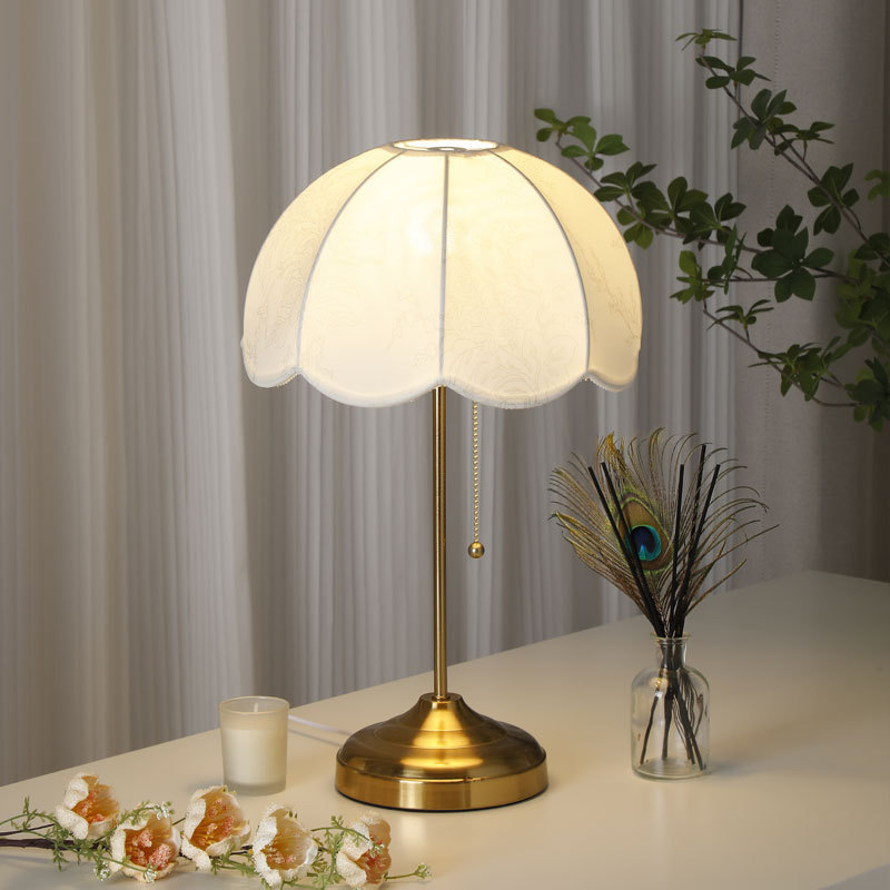 Настольная лампа в американском стиле для гостиной и спальни Роскошная прикроватная лампа высокого класса Ретро-минималистичная современная лампа для прикроватного столика
