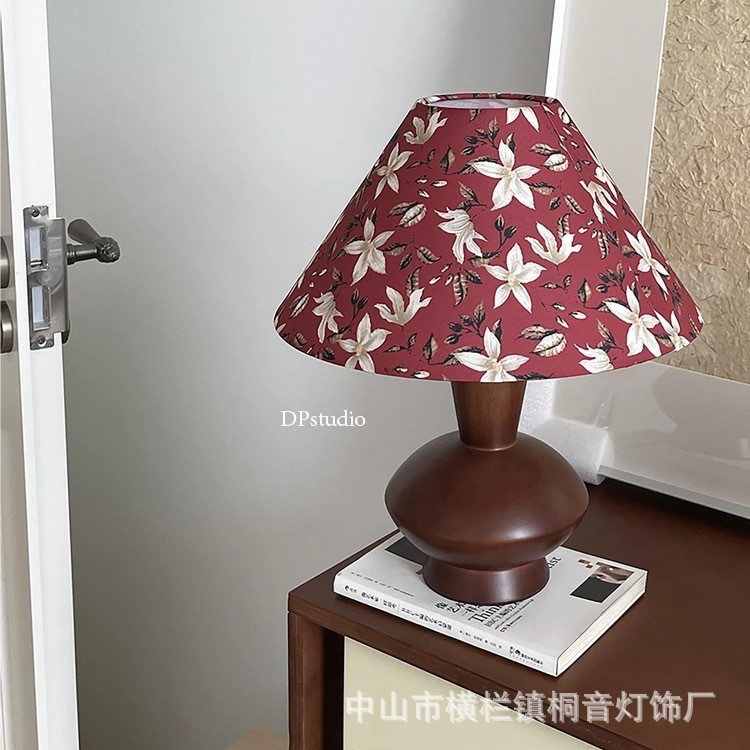 Настольная лампа из массива дерева в винтажном стиле Свадебный фонарь в шанхайском стиле Декоративная лампа с принтом в стиле «домашний уют» Прикроватная лампа из ткани в стиле рустик